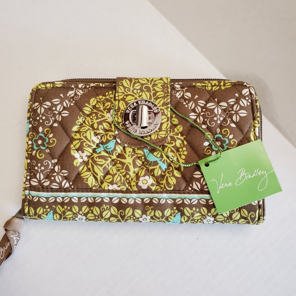 NWT VERA BRADLEY ZIPPERED WALLET